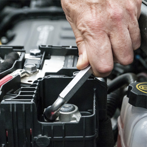 mechanic attaching battery